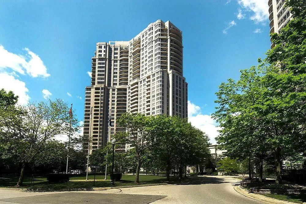 Park Suites Mississauga - Skymark דירת קונדו